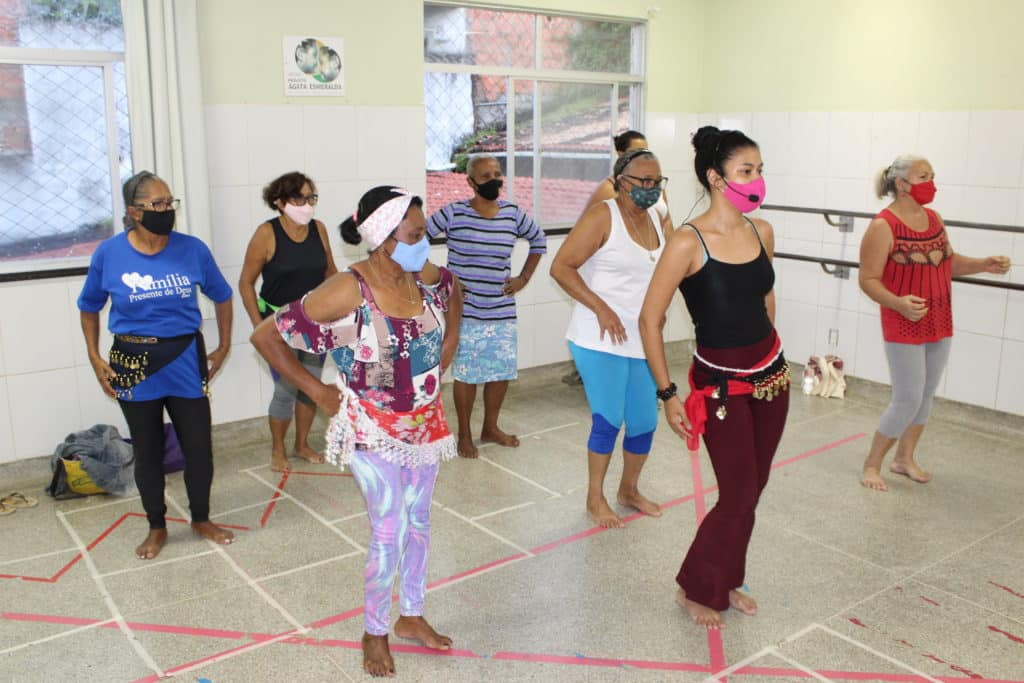 Dança do ventre, folclórica e circular une crianças, jovens e idosos no  Instituto Dom Bosco – Instituto Dom Bosco (Bom Retiro) SP